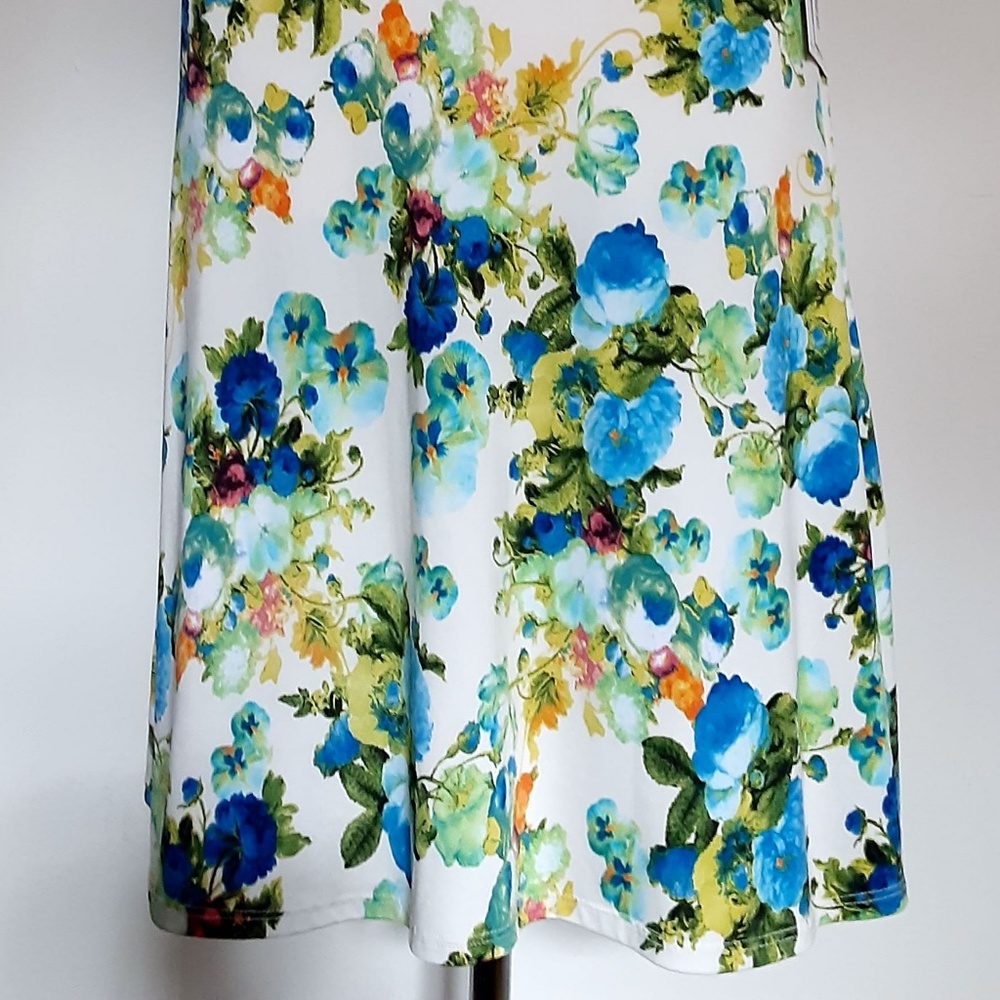 💲SOLD💲LuLaRoe Azure Ivory Blue Floral Skirt - Picture 2 of 5